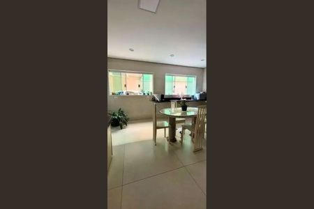 Casa à venda com 200m², 3 quartos e 7 vagas Casa à venda com 200m², 3 quartos e 7 vagasCozinha