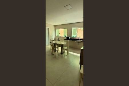 Casa à venda com 200m², 3 quartos e 7 vagas Casa à venda com 200m², 3 quartos e 7 vagasCozinha