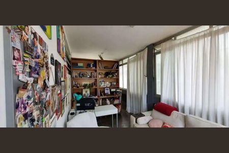 Casa à venda com 200m², 3 quartos e 7 vagas Casa à venda com 200m², 3 quartos e 7 vagasEscritório