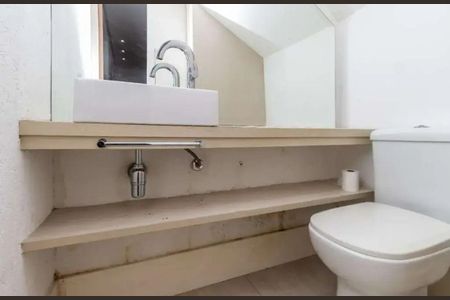 Casa à venda com 200m², 2 quartos e 3 vagasBanheiro