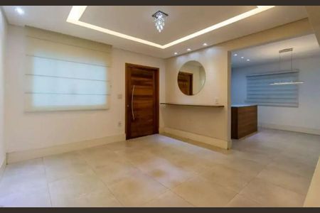 Casa à venda com 200m², 2 quartos e 3 vagasSala