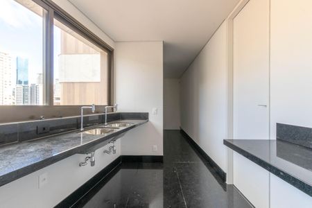 Apartamento à venda com 377m², 4 quartos e 4 vagas Apartamento à venda com 377m², 4 quartos e 4 vagasÁrea de Serviço