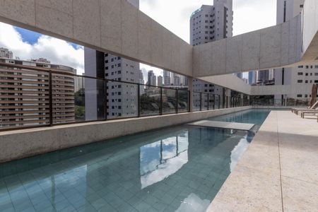 Apartamento à venda com 377m², 4 quartos e 4 vagas Apartamento à venda com 377m², 4 quartos e 4 vagasÁrea comum - Piscina