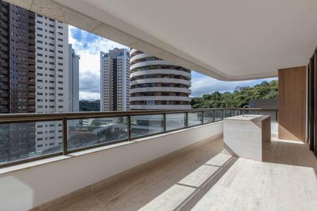Apartamento à venda com 377m², 4 quartos e 4 vagas Apartamento à venda com 377m², 4 quartos e 4 vagasVaranda da Sala