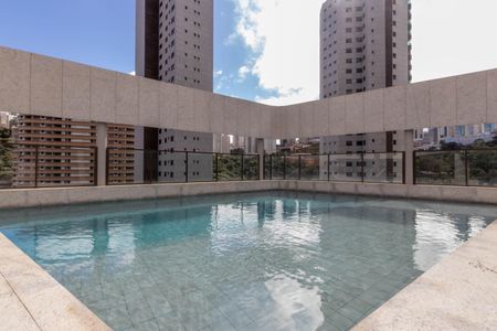 Apartamento à venda com 377m², 4 quartos e 4 vagas Apartamento à venda com 377m², 4 quartos e 4 vagasÁrea comum - Piscina
