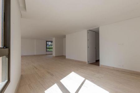 Apartamento à venda com 377m², 4 quartos e 4 vagas Apartamento à venda com 377m², 4 quartos e 4 vagasSala