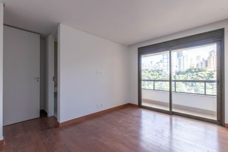 Apartamento à venda com 377m², 4 quartos e 4 vagas Apartamento à venda com 377m², 4 quartos e 4 vagasSuíte 2
