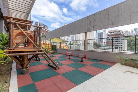 Apartamento à venda com 377m², 4 quartos e 4 vagas Apartamento à venda com 377m², 4 quartos e 4 vagasÁrea comum - Playground