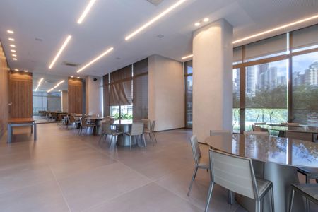 Apartamento à venda com 377m², 4 quartos e 4 vagas Apartamento à venda com 377m², 4 quartos e 4 vagasÁrea comum - Salão de festas