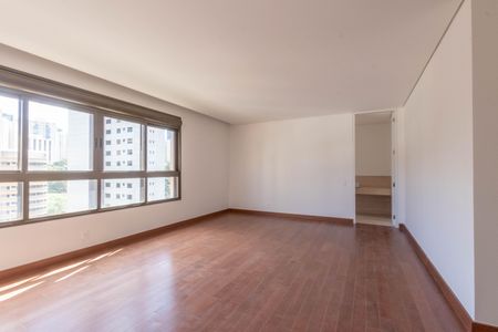 Apartamento à venda com 377m², 4 quartos e 4 vagas Apartamento à venda com 377m², 4 quartos e 4 vagasSuíte 1