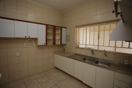 Casa à venda com 720m², 4 quartos e 2 vagasCozinha