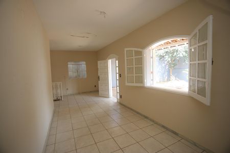 Casa à venda com 720m², 4 quartos e 2 vagasSala