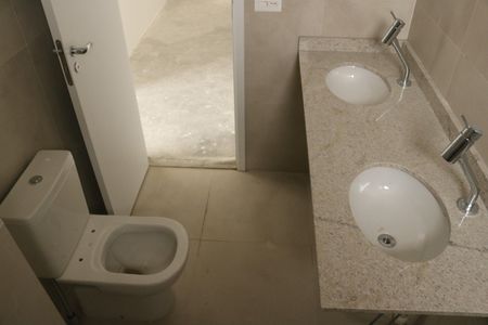 Apartamento à venda com 140m², 3 quartos e 2 vagasBanheiro da Suíte 1