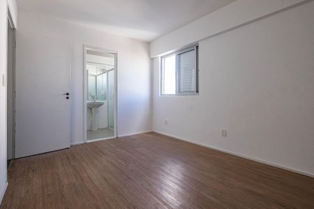 Suíte 1 de apartamento à venda com 2 quartos, 94m² em Vila Madalena, São Paulo