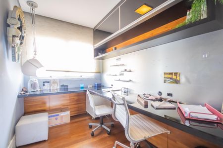 Apartamento à venda com 250m², 3 quartos e 3 vagasEscritório