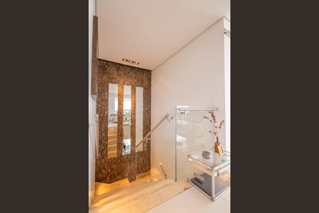 Apartamento à venda com 250m², 3 quartos e 3 vagasEscada