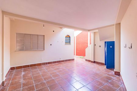 Casa à venda com 350m², 4 quartos e 5 vagas Casa à venda com 350m², 4 quartos e 5 vagasÁrea comum