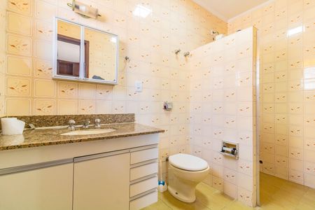 Casa à venda com 350m², 4 quartos e 5 vagas Casa à venda com 350m², 4 quartos e 5 vagasBanheiro da Suíte 1