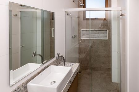 Banheiro Suíte 2 de apartamento para alugar com 3 quartos, 81m² em Jaraguá, Belo Horizonte