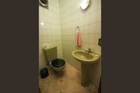 Casa para alugar com 292m², 4 quartos e 4 vagas Casa para alugar com 292m², 4 quartos e 4 vagasLavabo 2