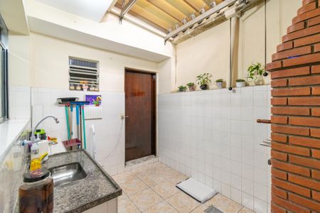 Casa à venda com 472m², 5 quartos e 1 vaga Casa à venda com 472m², 5 quartos e 1 vagaChurrasqueira