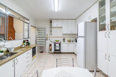 Casa à venda com 472m², 5 quartos e 1 vaga Casa à venda com 472m², 5 quartos e 1 vagaCozinha