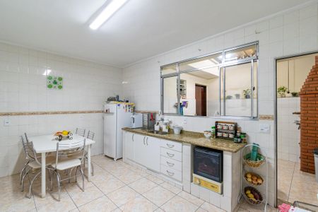 Casa à venda com 472m², 5 quartos e 1 vaga Casa à venda com 472m², 5 quartos e 1 vagaCozinha