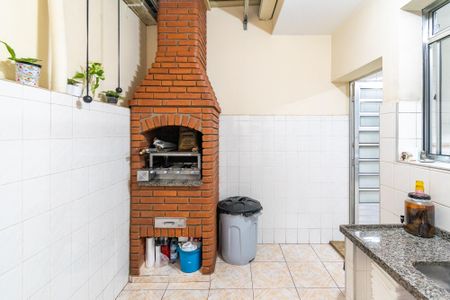 Casa à venda com 472m², 5 quartos e 1 vaga Casa à venda com 472m², 5 quartos e 1 vagaChurrasqueira