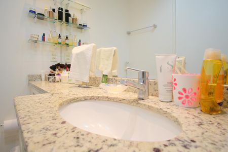 Apartamento à venda com 98m², 2 quartos e 2 vagasBanheiro da Suíte 2