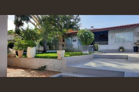 Casa à venda com 267m², 5 quartos e 5 vagas