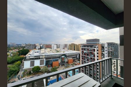 Varanda de kitnet/studio para alugar com 1 quarto, 25m² em Indianópolis, São Paulo