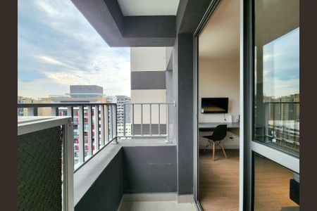 Varanda de kitnet/studio para alugar com 1 quarto, 25m² em Indianópolis, São Paulo