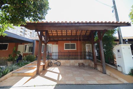 Casa de condomínio para alugar com 100m², 3 quartos e 2 vagasFachada