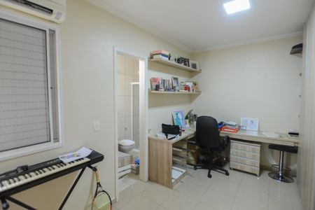 Casa de condomínio para alugar com 100m², 3 quartos e 2 vagasEscritório