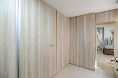 Casa de condomínio para alugar com 100m², 3 quartos e 2 vagasEscritório