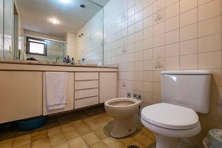 Apartamento à venda com 176m², 2 quartos e 2 vagasBanheiro da Suíte