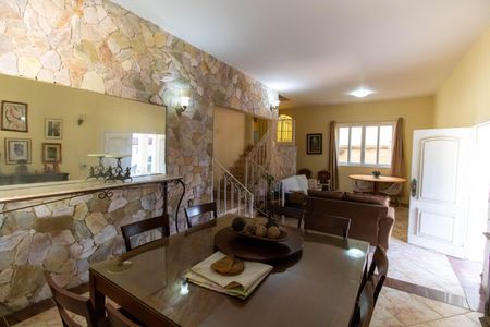 Sala de casa à venda com 7 quartos, 371m² em Engenho do Mato, Niterói