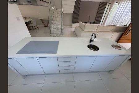 Casa de condomínio à venda com 360m², 4 quartos e 2 vagasCozinha