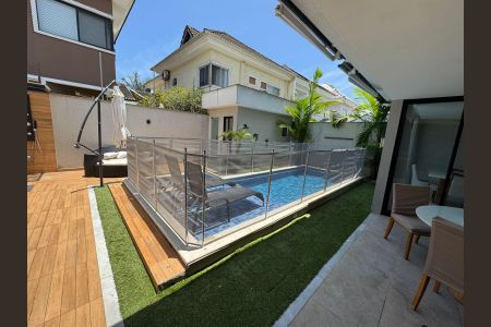 Casa de condomínio à venda com 360m², 4 quartos e 2 vagasPiscina