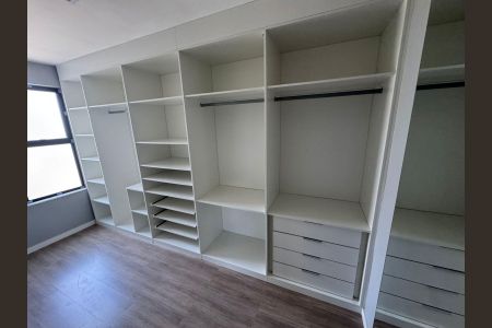 Casa de condomínio à venda com 360m², 4 quartos e 2 vagasCloset