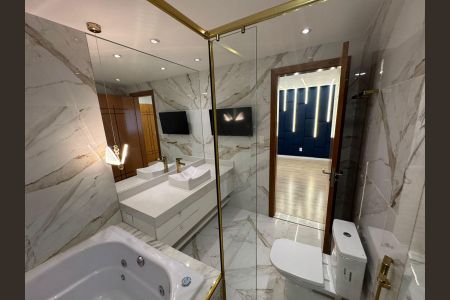 Casa de condomínio à venda com 360m², 4 quartos e 2 vagasBanheiro 1