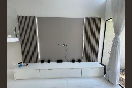 Casa de condomínio à venda com 360m², 4 quartos e 2 vagasSala