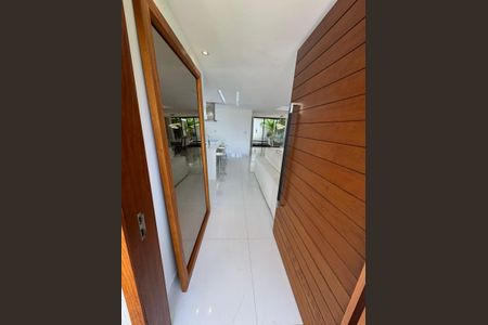 Casa de condomínio à venda com 360m², 4 quartos e 2 vagasEntrada