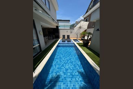 Casa de condomínio à venda com 360m², 4 quartos e 2 vagasPiscina