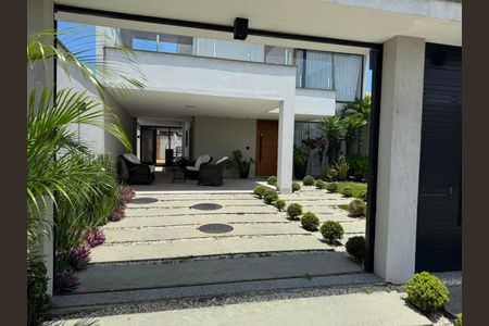 Casa de condomínio à venda com 360m², 4 quartos e 2 vagasFachada