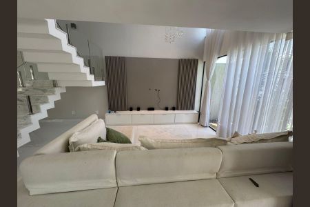 Casa de condomínio à venda com 360m², 4 quartos e 2 vagasSala