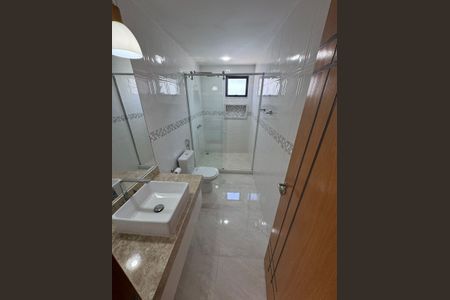 Casa de condomínio à venda com 360m², 4 quartos e 2 vagasBanheiro 2