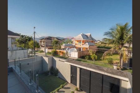 Casa de condomínio à venda com 360m², 4 quartos e 2 vagasVista