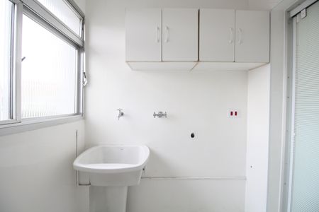 Apartamento para alugar com 80m², 3 quartos e 1 vagaÁrea de Serviço