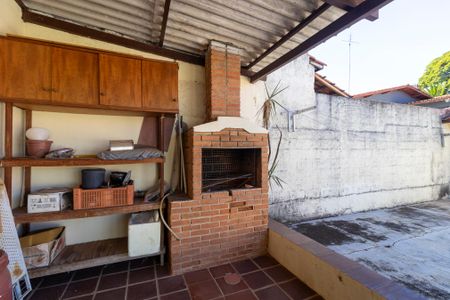 Casa à venda com 230m², 5 quartos e 2 vagasChurrasqueira